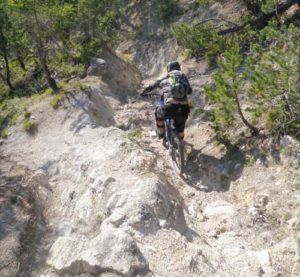 Grave ciclista di Monteriggioni caduto in una discesa