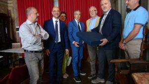 Consegnato in Comune il Masgalano offerto da Lions International