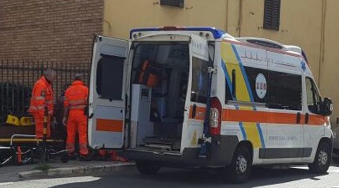 Colle Val d'Elsa: cade dalla bici, grave un 78enne