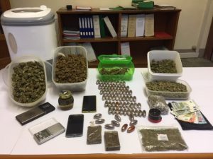 Trentenni incensurati trovati con quasi due chili di droga