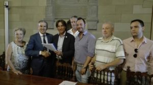 Noi Siena consegna al sindaco la raccolta firme sul cimitero del Laterino