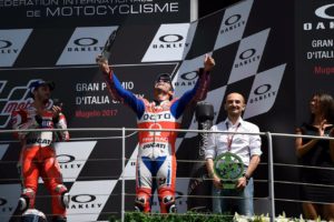 MOTO GP - Pramac Racing in festa per Petrux. Sul podio c'&egrave; un pezzo di Siena