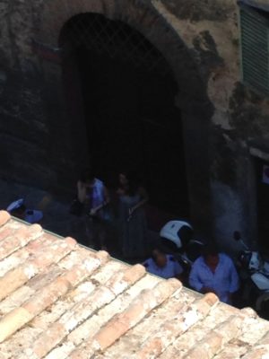 Investita nel Casato da un motorino