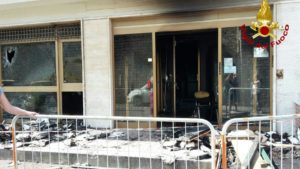 Tentano colpo: brucia la filiale del Monte dei Paschi