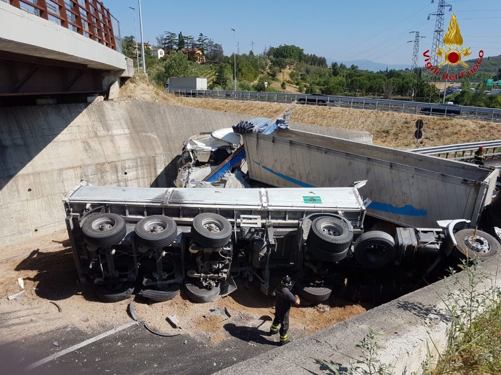 Grave incidente sulla Siena-Firenze - LE FOTO