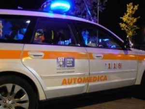 Si ribalta auto medica del 118: illesi conducente e medico