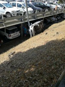 Si ribalta con l'auto alle Scotte