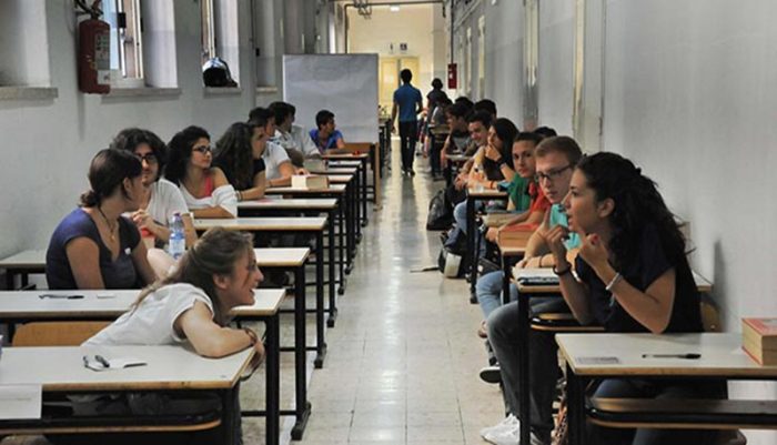 Maturit&agrave;, al via gli esami: domani il tema di italiano