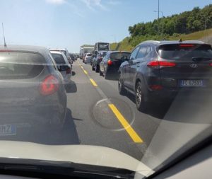 Incidente sulla Siena-Grosseto: feriti lievi ma traffico nel caos