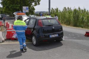 Ciclista urtato da auto: gravissimo alle Scotte