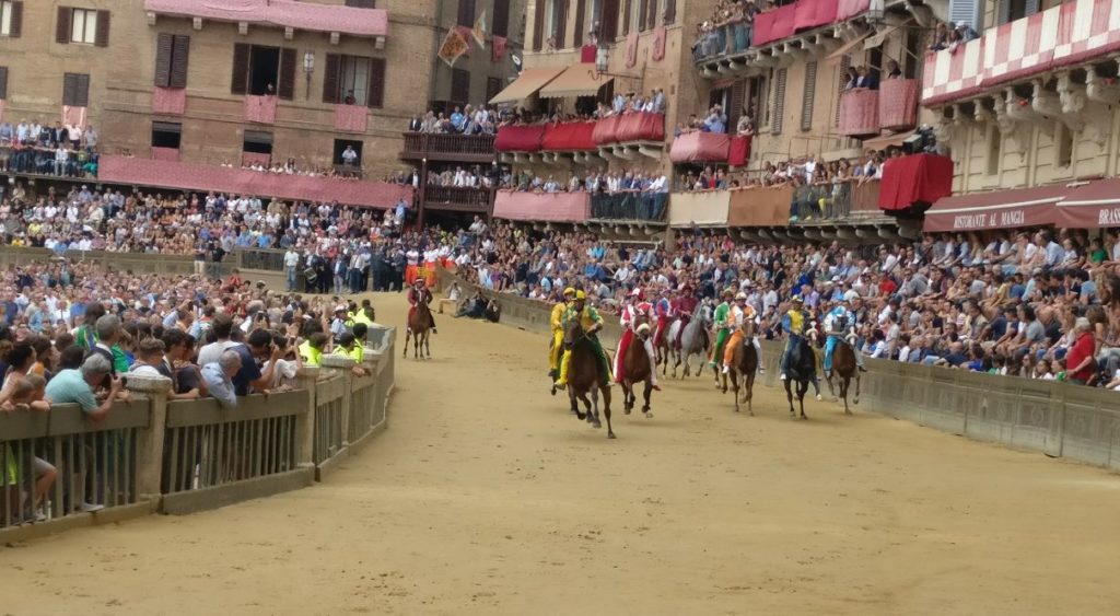 Mossa lunga per la prima prova: vince il Bruco