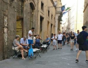 Confesercenti Siena: "Tavoli all'aperto, il suolo pubblico è da valorizzare"