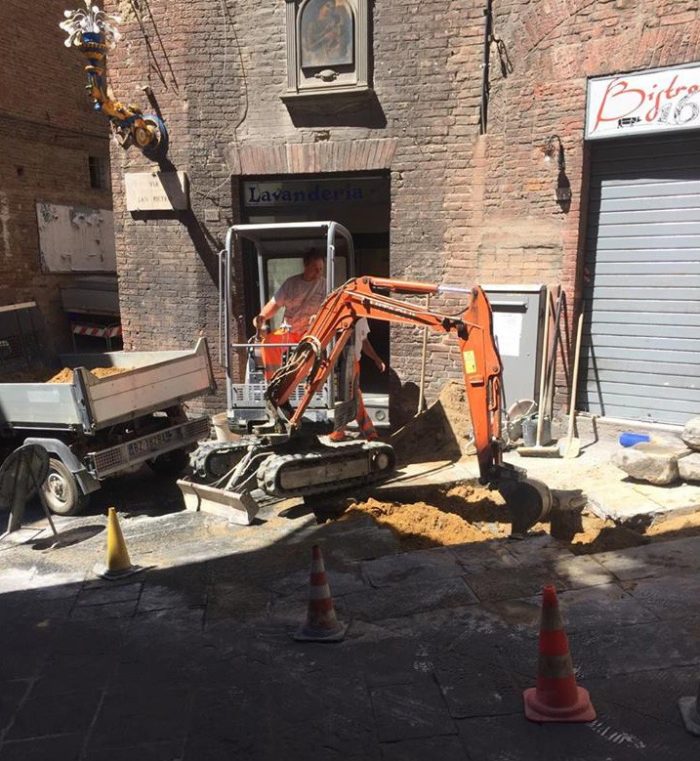 Negozio del centro "sequestrato" dai lavori