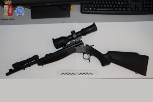 Famiglia armata finisce nei guai
