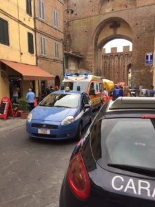 Uomo sul tetto a Porta Ovile, &egrave; sceso dopo molte ore