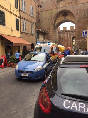 Uomo sul tetto a Porta Ovile, &egrave; sceso dopo molte ore