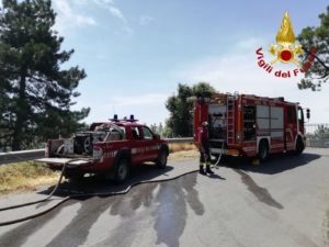Incendio a Casa del Corto, tre elicotteri e un canadair in azione
