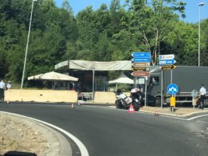 Sequestrati mezzi e merce a venditore abusivo di frutta