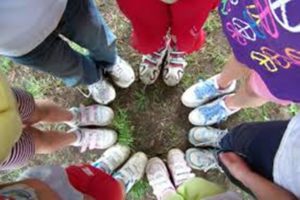 Bambino sbatte la testa, denuncia al campo solare "alternativo"