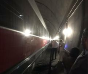 Senese nel treno bloccato tre ore in galleria: "Crisi di panico"