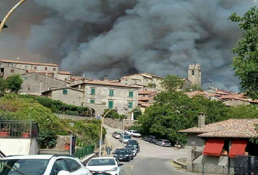 Incendio sull'Amiata: fiamme alle porte della citt&agrave;