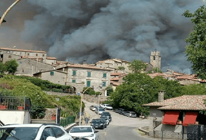 Incendio sull'Amiata: fiamme alle porte della citt&agrave;