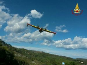 Incendio sull'Amiata: il fuoco non si ferma, ora minaccia le case
