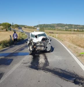 Muore motociclista nella scontro con un'auto