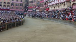 Video e foto della caduta del carabiniere