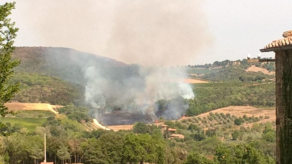 Ancora un incendio, fiamme a Sant'Angelo in Colle