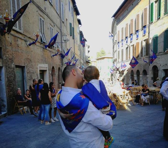 Nicchio, i contradaioli di tutte le et&agrave; puliscono il Rione