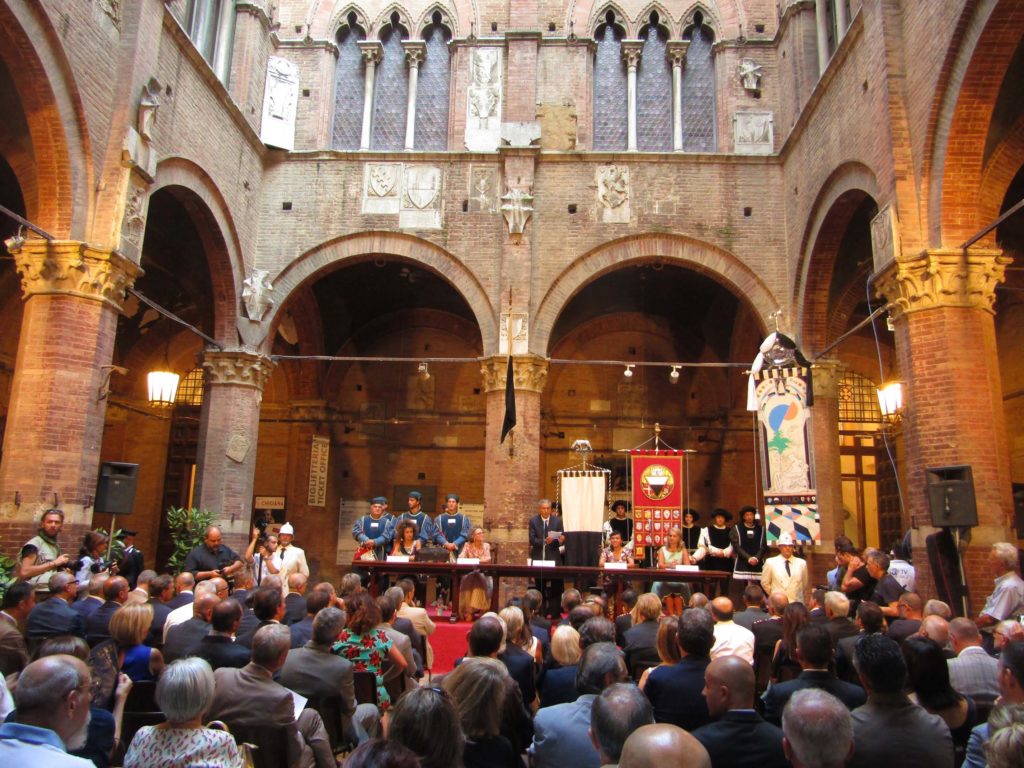 La presentazione del Drappellone e del Masgalano in diretta su Siena Tv