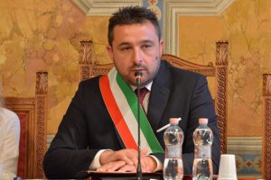 Rapina a Chiusi, la solidarietà del sindaco Bettollini alla titolare della tabaccheria