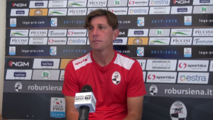 Robur, nel match di recupero col Cuneo Mignani vuole attenzione e supremazia sull'avversario.