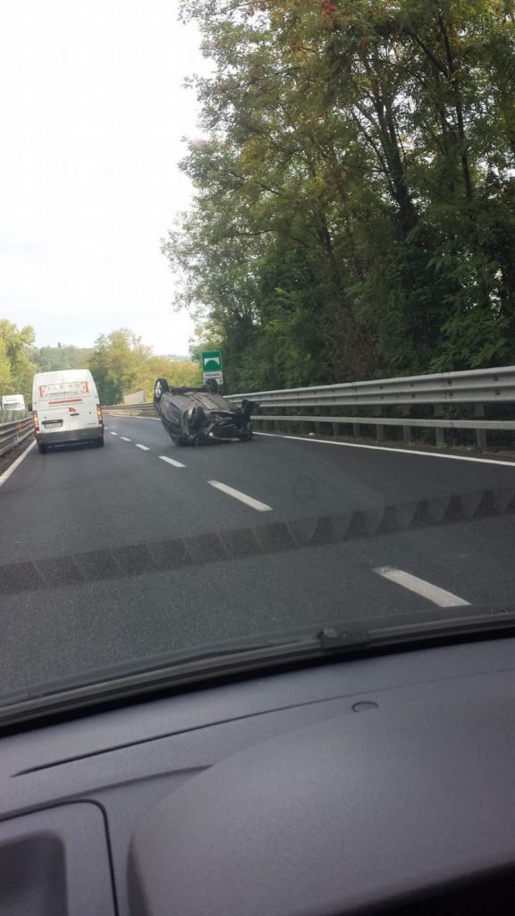 Cappotta sulla Siena-Firenze - LE FOTO