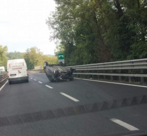 Cappotta sulla Siena-Firenze - LE FOTO