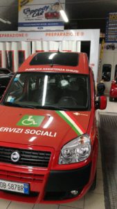 Sassi sulle auto: indagini in corso per individuare i giovani teppisti