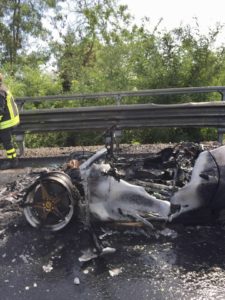 Ferrari prende fuoco sulla Siena Firenze