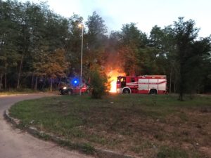 Principio di incendio alla rotatoria di Renaccio