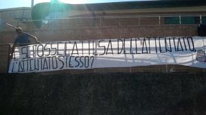 Striscione di CasaPound rimosso dai carabinieri