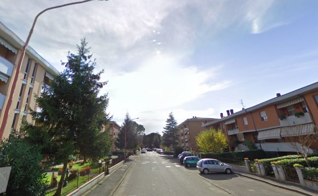 Malore mortale ai giardini mentre porta fuori il cane