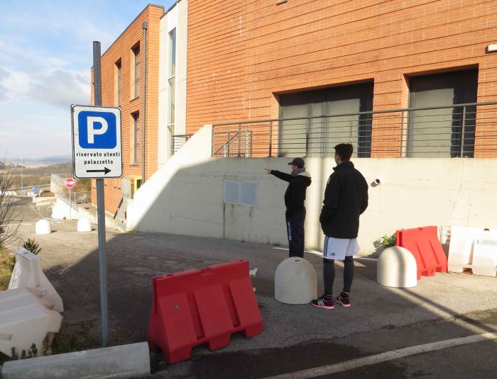 Infortunio di gioco al Palaorlandi, la strada &egrave; chiusa e l'ambulanza arriva con un'ora di ritardo