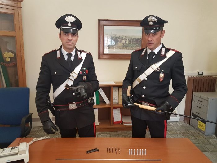 Un arsenale in auto e casa: arrestato 55enne insospettabile