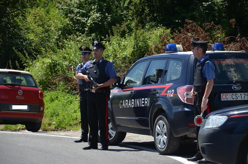 Spaccio di droga, carabinieri arrestano 59enne: denunciato anche il figlio