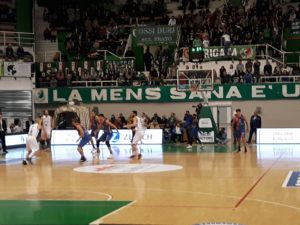 Mens Sana, dura contestazione ai giocatori dopo la sconfitta con Cagliari