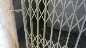 Assoluto degrado per gli ex bagni pubblici in via Fontebranda