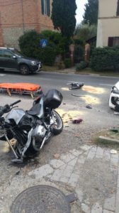 Tognazza, frontale a uno stop tra macchina e moto. Due i feriti