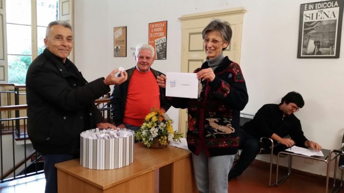 Estrazione della prima lotteria organizzata dai commercianti di Via Montanini