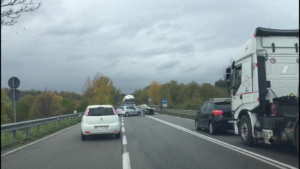 Frontale tra due auto sul raccordo Siena sud-Siena est, code in aumento (VIDEO)