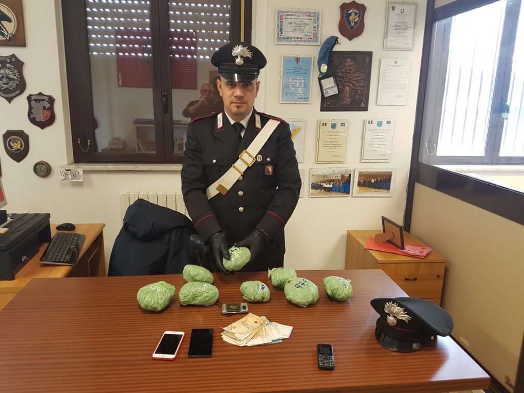 Giovane coppia occupa abitazione per usarla come base di spaccio: arrestati